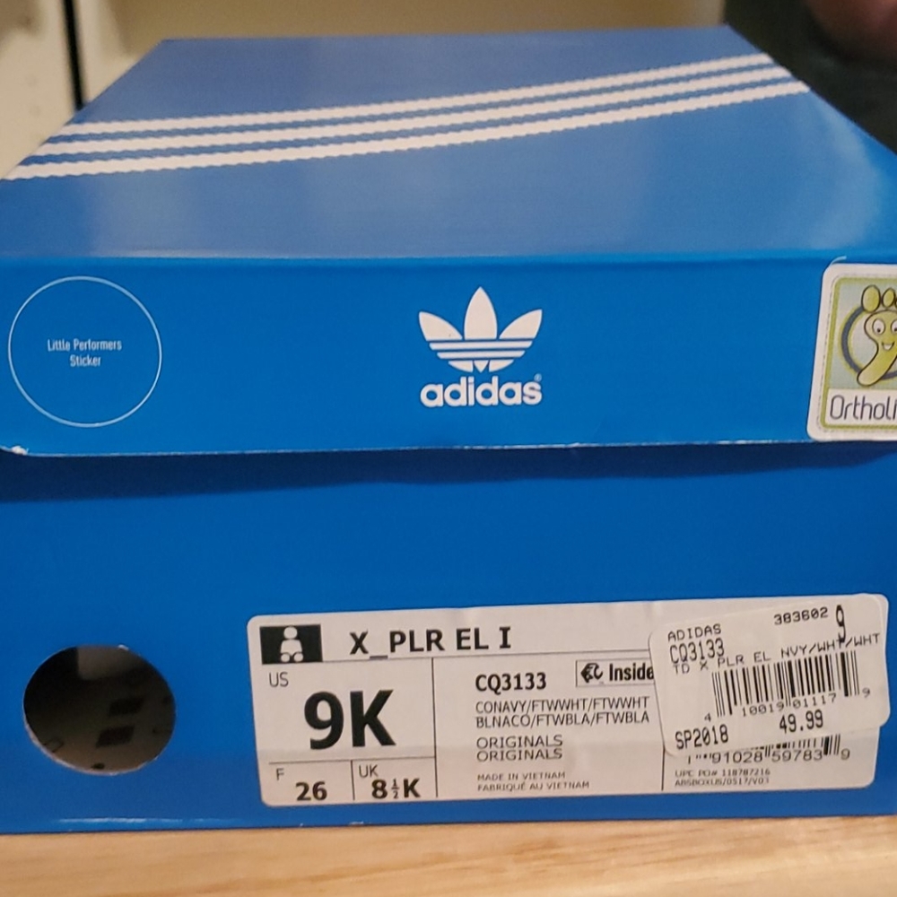 Sneakers - Picture 5 of 5
